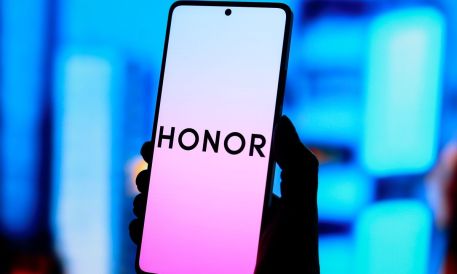 Chinese Tech Firm Honor Debuts Humanoid Robot and Robot Phone